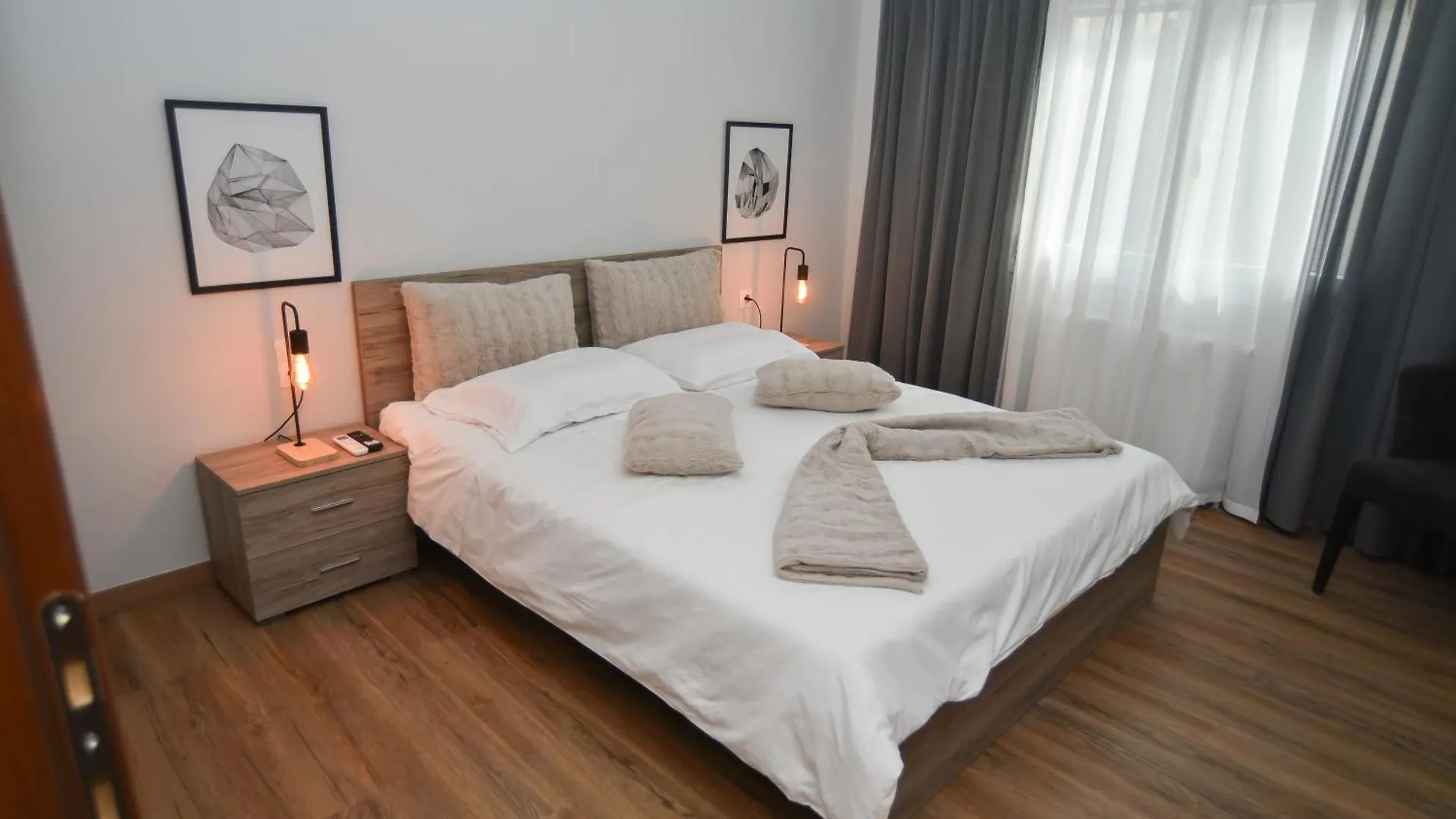 Black And White Suites 2 Salonicco